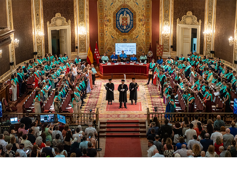 Graduación Facultad de Óptica y Optometría 2025